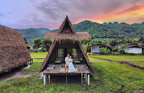 Ban Ton Lung Cabin | Khao Kiang Na เขา เคียง นา