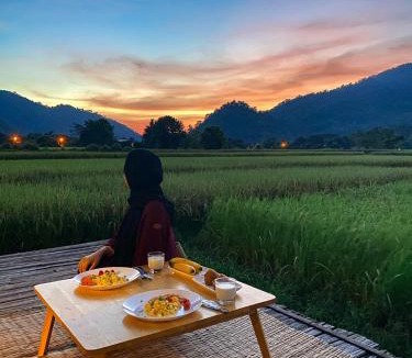 Ban Ton Lung Cabin | Khao Kiang Na เขา เคียง นา
