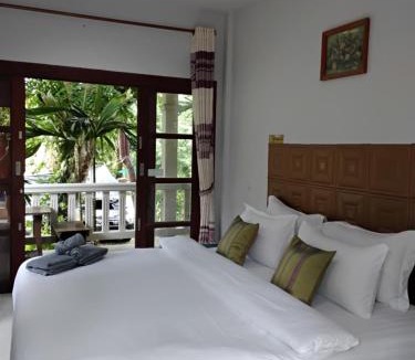 Phanom House | Khaosok gallery & camp