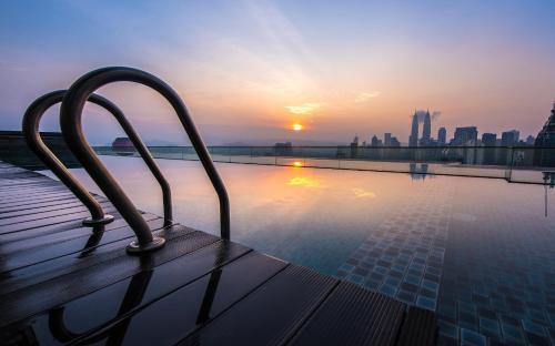 Chow Kit Hostel | KL Digital Nomad Hostel Free Infinity SkyPool