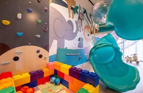 Kuala Lumpur Apartment | KL No1 Kids Slides w Climbing Wall Kids Friendly