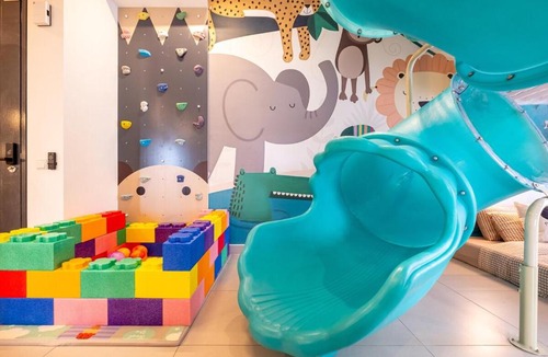 Kuala Lumpur Apartment | KL No1 Kids Slides w Climbing Wall Kids Friendly