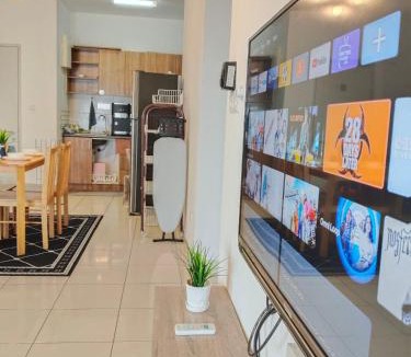 Kota Warisan Apartment | KLIA Travel Homestay - 3R 2B & Studio - Free WIFI