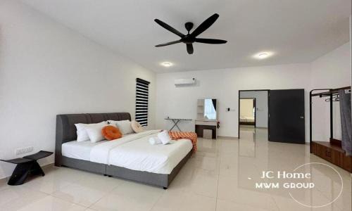 Kluang House | Kluang Gunung Lambak View 4-Bedroom Family Suite