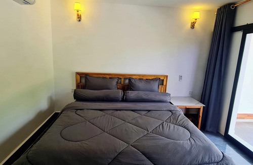Koh Rong Bed & Breakfast | Koh Rong Lagoon Bar And Restaurant