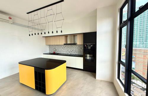 Taman Century Apartment | KSL Cozy Couple Suites B By STAY
