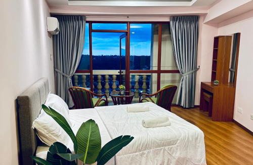 Kampung Surabaya Apartment | Kuching City Center Riverbank Suites With Marvelous River View