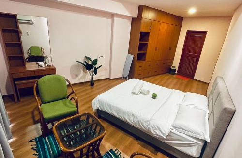 Kampung Surabaya Apartment | Kuching City Center Riverbank Suites With Marvelous River View
