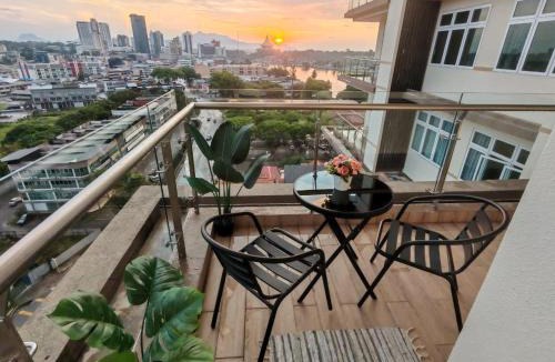 Kuching Apartment | Kuching City Center Riverine Apartment With Balcony and Nice View