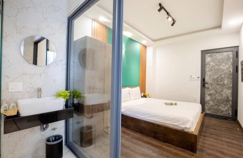Binh Thanh Hotel | Lá Hotel Riverside