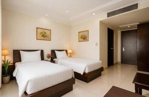 Phu My Hung Hotel | La Bonita Imperial Near SECC