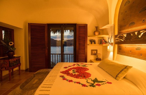 Zihuatanejo Hotel | La Casa Que Canta