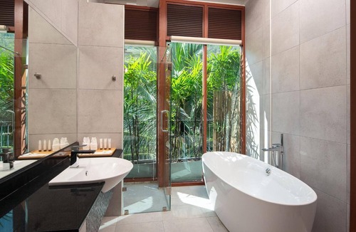Sam Roi Yot Hotel | La Isla Pranburi Beach Resort