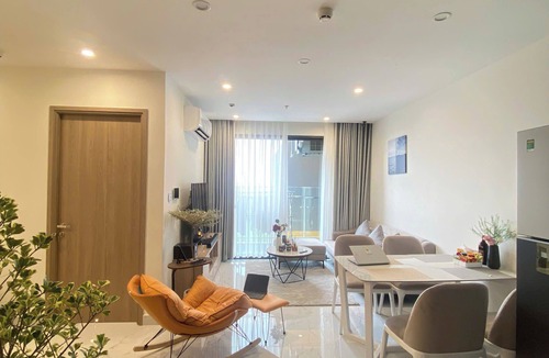 District 9 Apartment | LA Nest