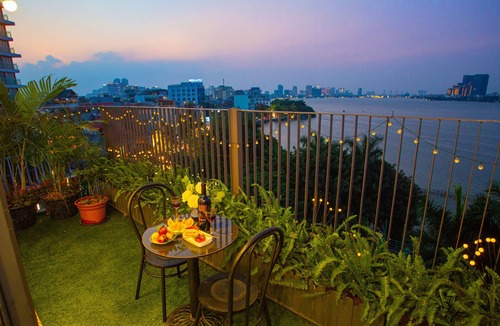 Thuy Khue Hotel | Lake View Hotel