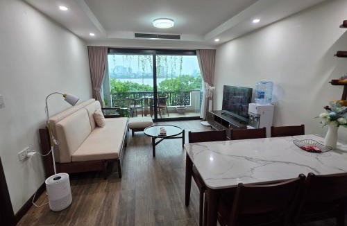 Quang An Apartment | Lakeside Retreat - Tay Ho