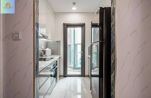 Hang Xanh Hotel | Landmark 81 Skyscraper