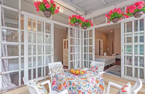 Khlong Tan House | Large House in the middle of Sukhumvit 22 for family