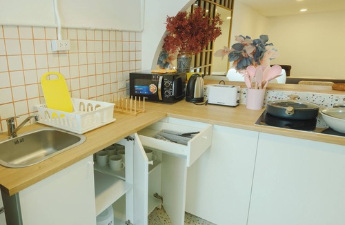 Silom Condo | Large unit for 8 people, in the city center of Silom, suitable for large groups