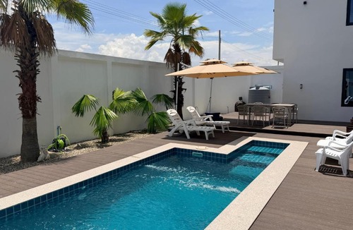 Vientiane Prefecture Villa | LaViena pool villa