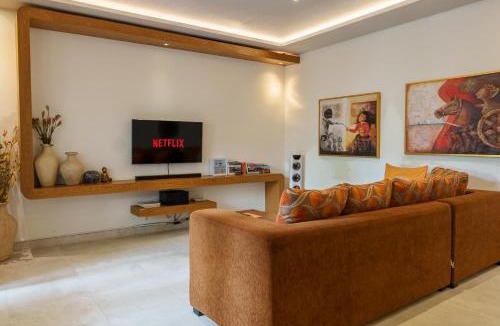 Drupadi Villa | Lavish 2 Bedroom Private Villa Seminyak - Orange