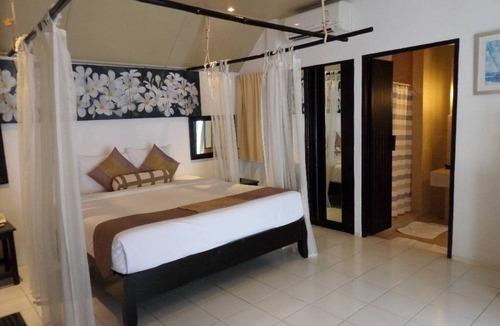 Pak Nam Pran Hotel | Lawana Escape Beach Resort