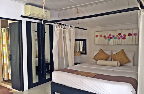 Pak Nam Pran Hotel | Lawana Escape Beach Resort