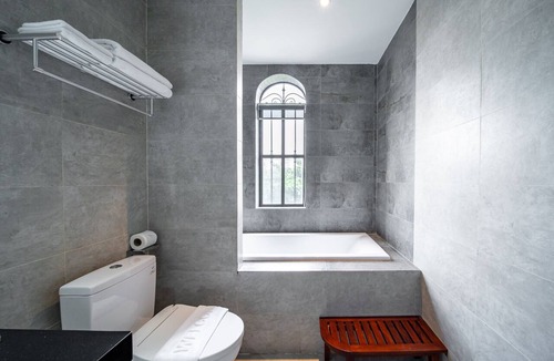 Daun Penh Hotel | LCS Hotel & Apartment
