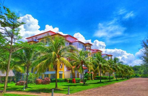 Bandar Penawar Apartment | Le'Coco Homestay Tiara Desaru with Pool View