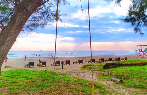 Bandar Penawar Apartment | Le'Coco Homestay Tiara Desaru with Pool View