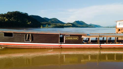 Pakbeng Boat Rental | Le Grand Cruise Package