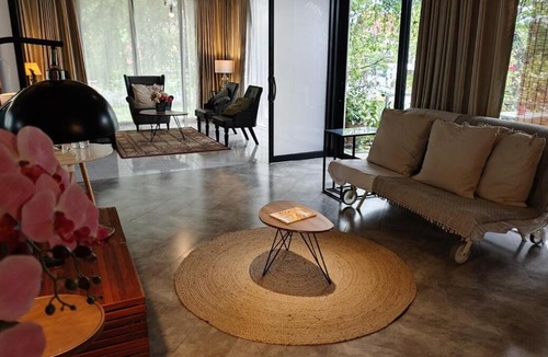 Vientiane Apartment | Leafy Pal- Entire Level apartment above Café
