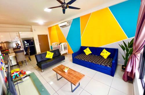 Medini Apartment | Legoland -8min Walk-Spacious Kids friendly -500MBS-1-12Pax Kairos Stay