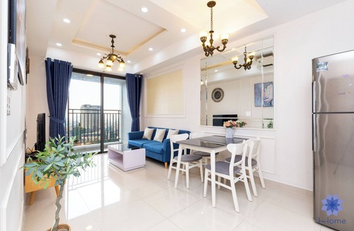 Tan Binh House | Lighting 2BRs Apt, 5minsfrom Airport, Free gym & Pool
