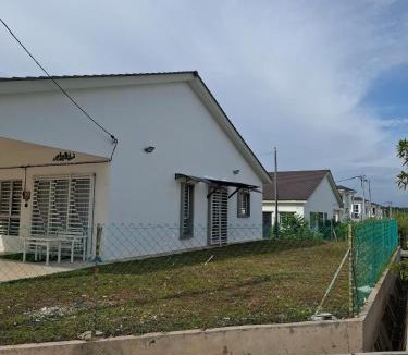 Gurun House | Lily Homestay-Gurun