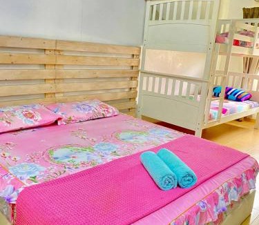 Kampung Seberang Takir House | Lily Homestay - The House of Pallet