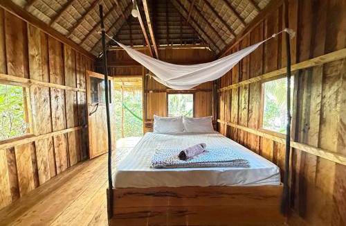 Koh Rong Hotel | Lily's Beach Bungalows
