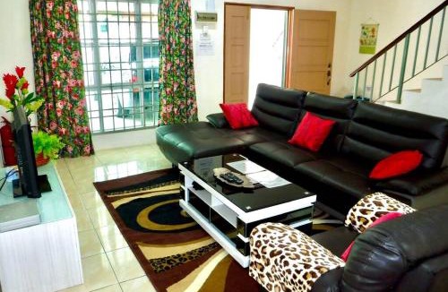 Tanah Rata House | LILY VACATION HOME at CAMERON HIGHLANDS - 12 PAX,FREE WiFi w CARPORCH