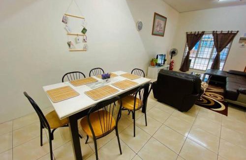 Tanah Rata House | LILY VACATION HOME at CAMERON HIGHLANDS - 12 PAX,FREE WiFi w CARPORCH