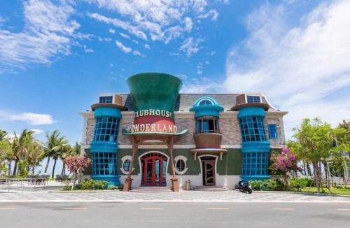 Phuoc Thuan Hotel | Liséa Wonderland Resort Deluxe Bedrooms by Private Beach