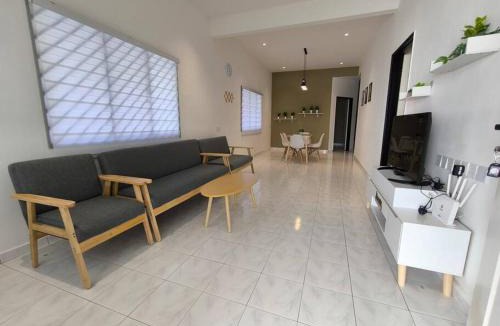 Batu Pahat House | Little House Batu Pahat Homestay