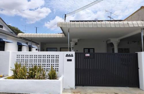 Batu Pahat House | Little House Batu Pahat Homestay