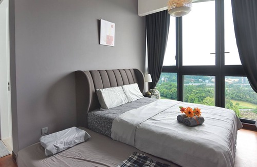 Bukit Kiara Apartment | Live in Luxury at 2BR KLGCC Apt, Free Parking