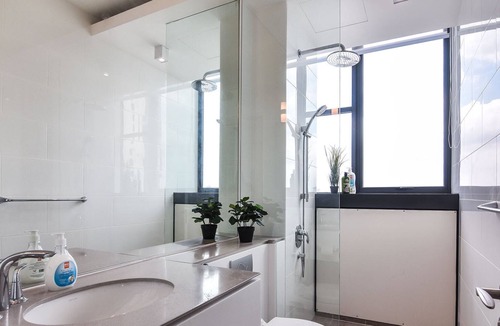 Bukit Kiara Apartment | Live in Luxury at 2BR KLGCC Apt, Free Parking