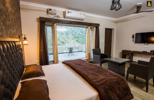 Bullawala Resort | LivingStone River side Hills resort family Room