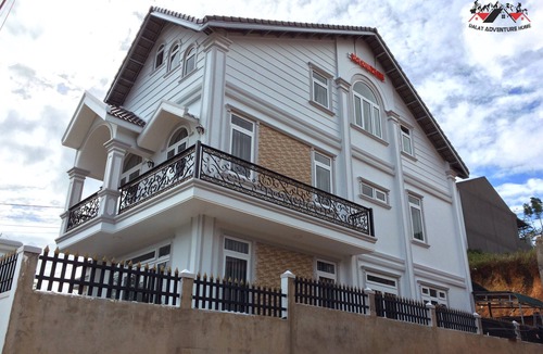 Phuong 10 Villa | Located In Nice Places Of Dalat City With Range Of Mountains,evergreen Forest