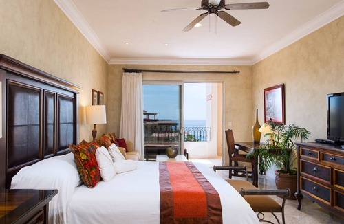 Cabo San Lucas Resort | Located on the pristine medano
