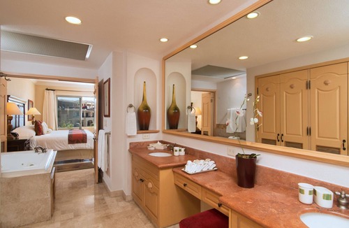 Cabo San Lucas Resort | Located on the pristine medano