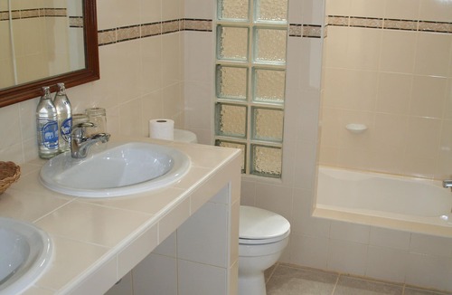 Sam Roi Yot Hotel | Long Beach Inn