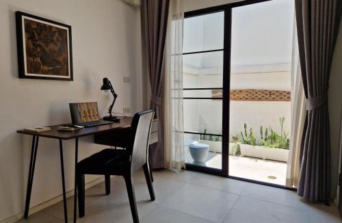 Chang Khlan House | Lotus House - Local Spacious 3-Story Home, Rooftop Views & King Beds near Night Bazaar